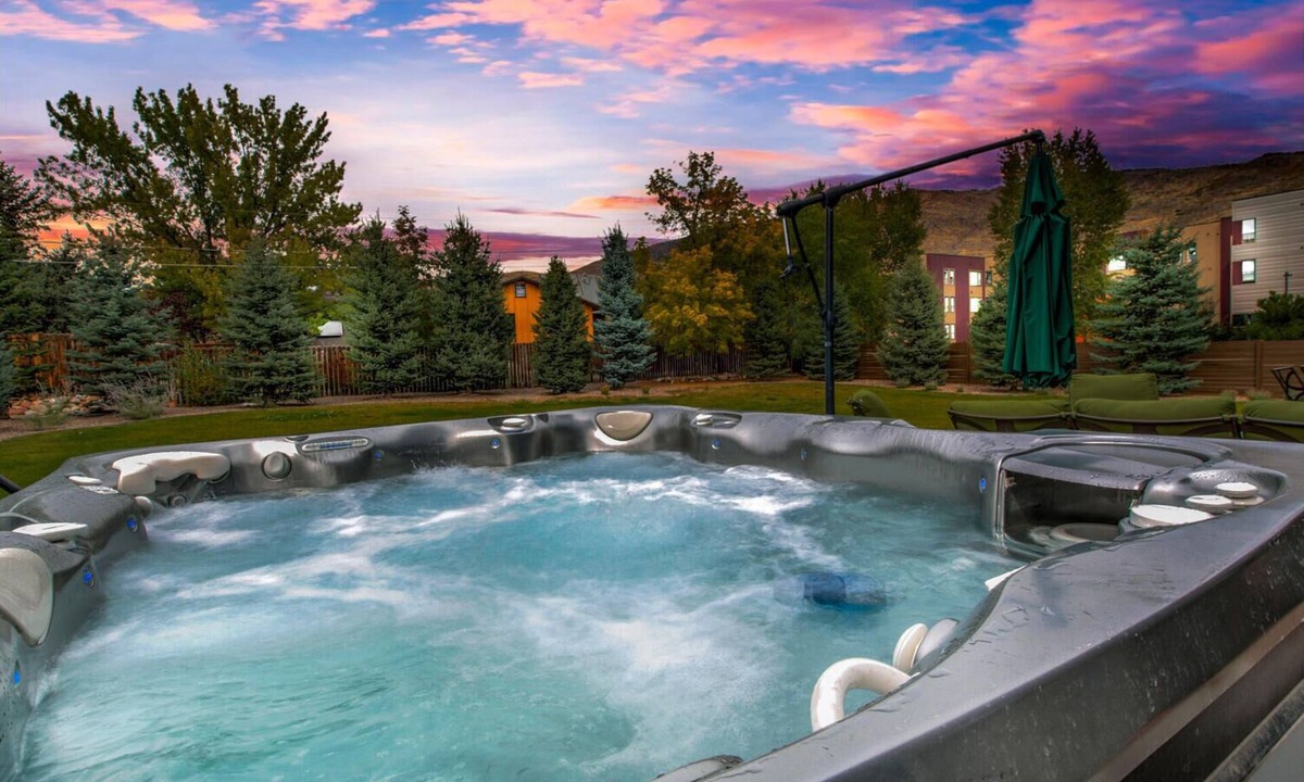 Basalt House | Mountain Lodge Oasis | 6BR w/Hot Tub Near Aspen