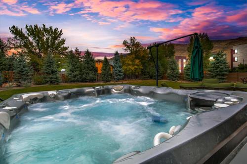 Basalt House | Mountain Lodge Oasis w Hot Tub-Rio Grande Trail