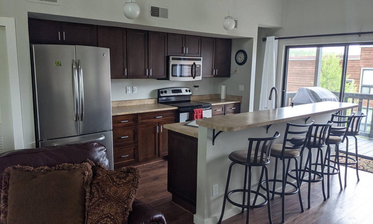 Wildernest Condo | Mountain Retreat- Sleeps 10 in Beds