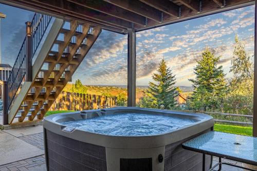 Northwest Colorado Springs House | Mountain Retreat with Hot Tub & Views