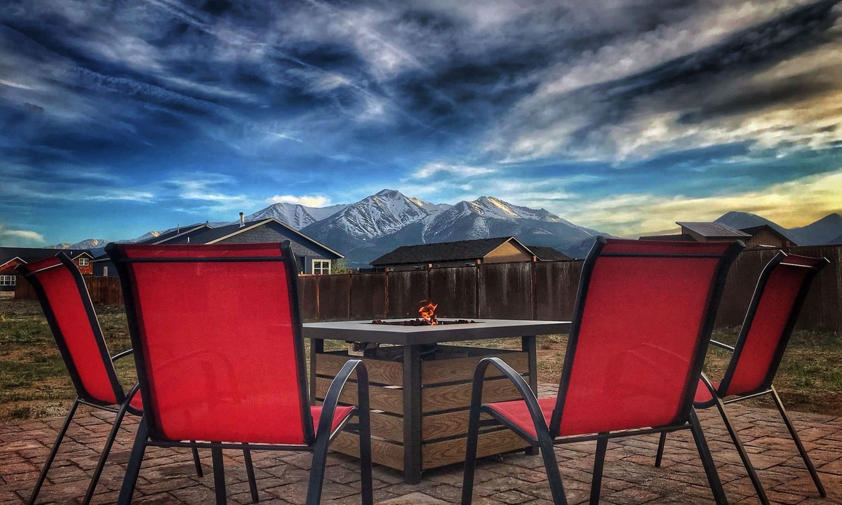 Buena Vista House | Mountain Sunflower 4 Kings Spacious ideal for Wedding Groups Couples & Families