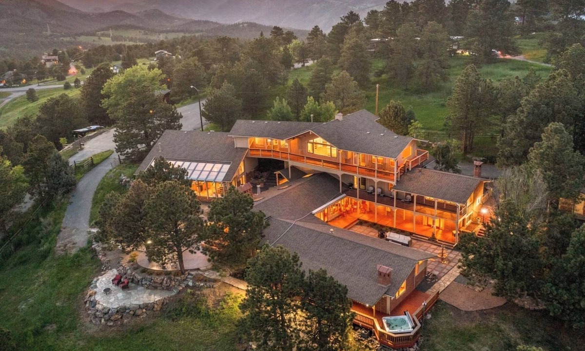 Golden Ski Chalet | Mountain Top Luxury Hot Tub Sauna Amazing Views Red Rocks