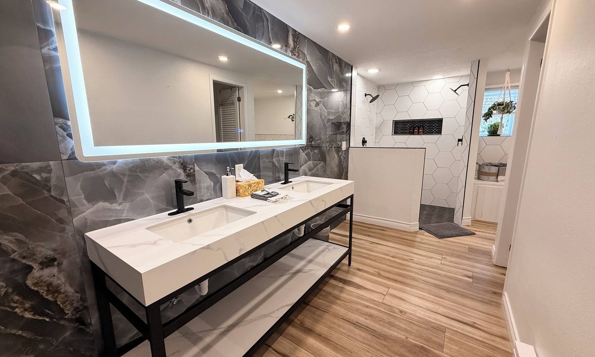 East Colorado Springs House | ☆ Mountain Topaz Getaway☆ Private Home Near Downtown, New Luxury Shower