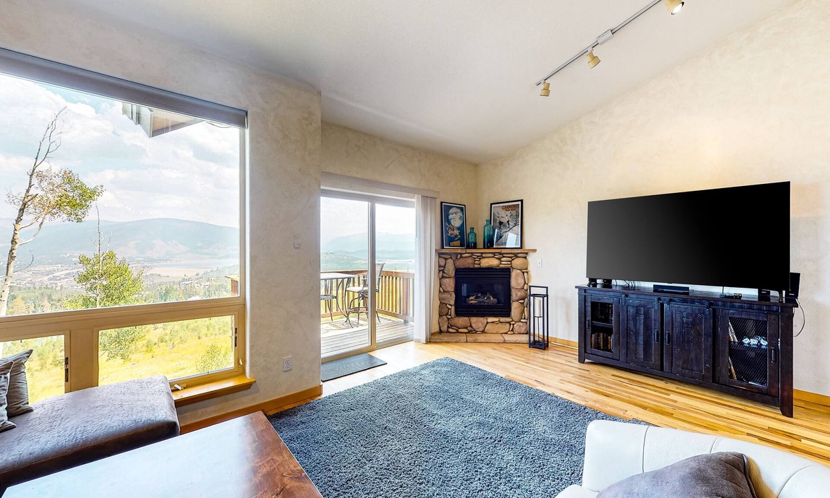 Wildernest House | Mountain view home with high-speed WiFi and washer/dryer