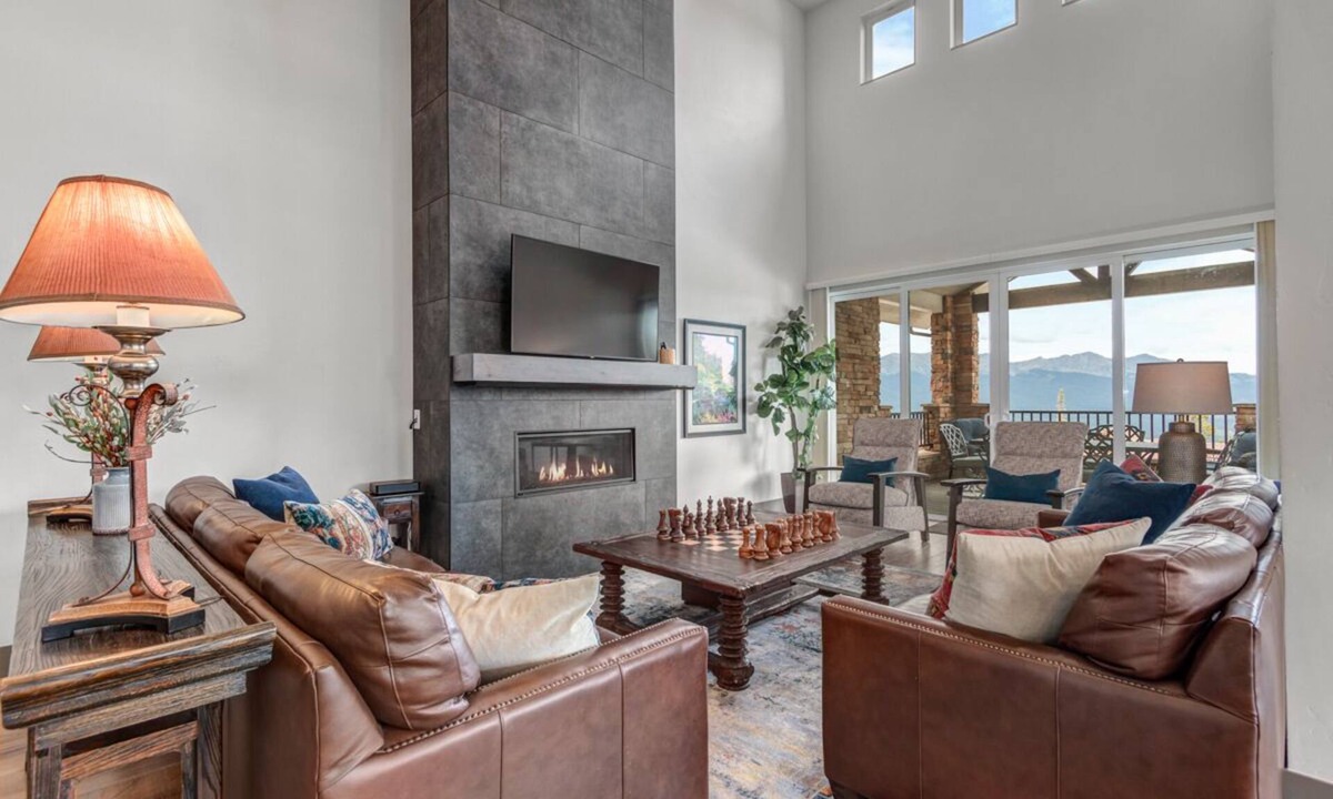 Woodmoor House | Mountain Views | Near Peak 8 | Hot Tub