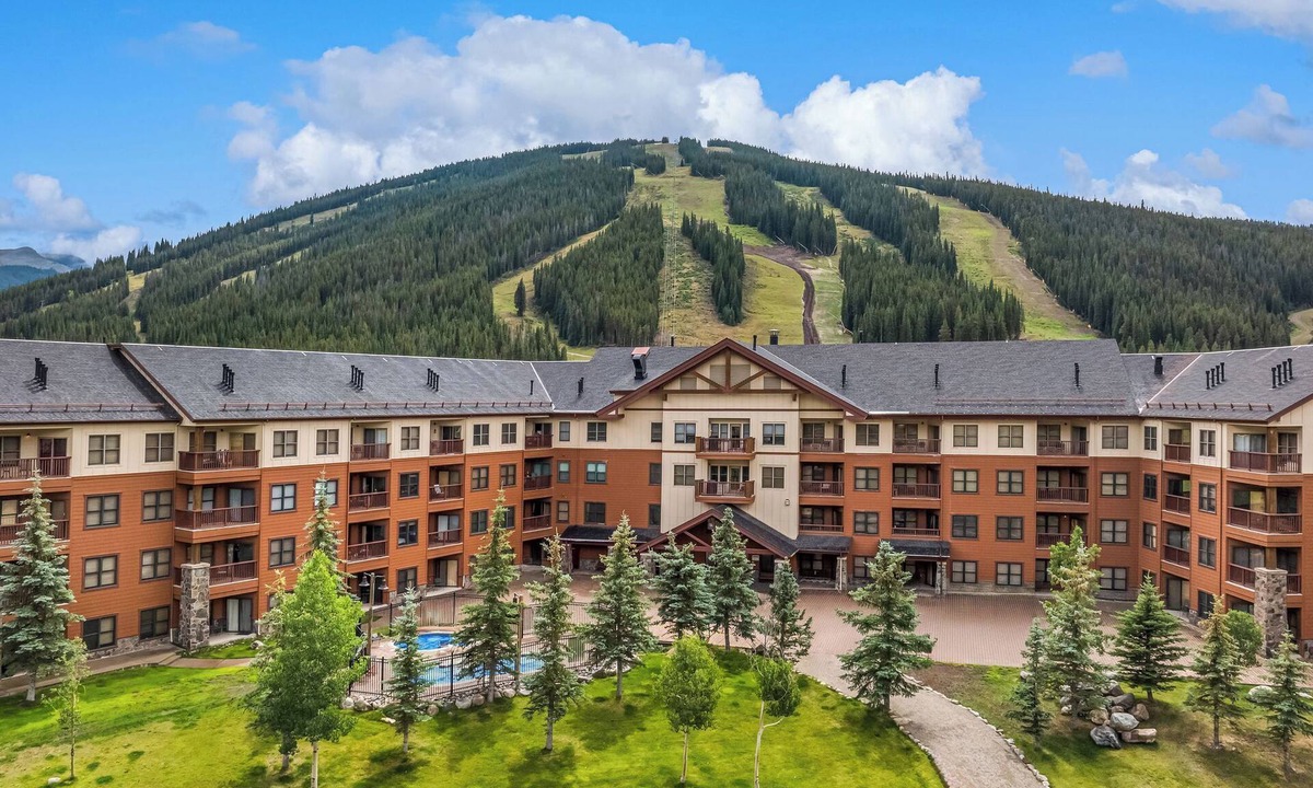 Copper Mountain Condo | Mountains Views + Hot Tubs, Hiking & Balcony