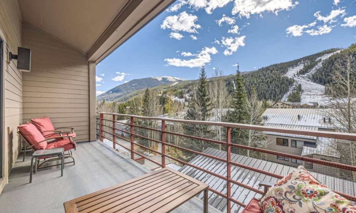Mountain House Condo | Mountainside | Garage | Hot Tub | Steps to Lifts!