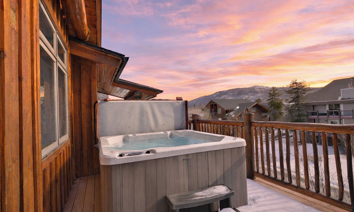 Frisco Condo | Mt. Victoria Lodge Penthouse Condo: Downtown, Hot Tub