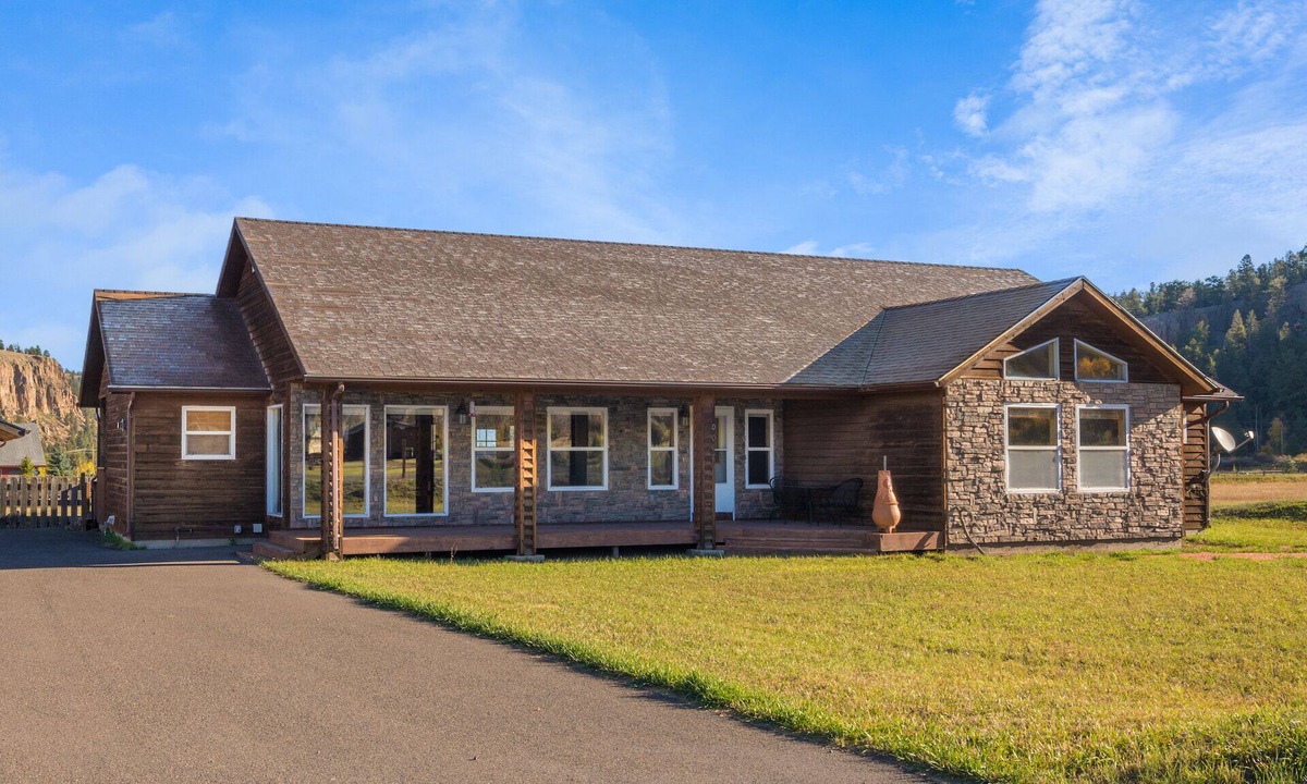 South Fork House | Mtn Retreat | Pet-Friendly | Large Fenced Yard | Ping-Pong