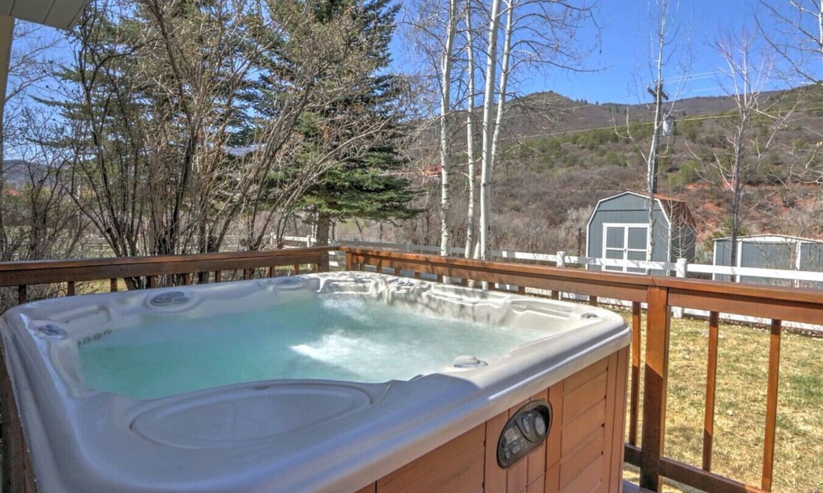 Glenwood Springs House | MTN Retreat w/Hot Tub, Dog Friendly, 7 mi 2 Skiing