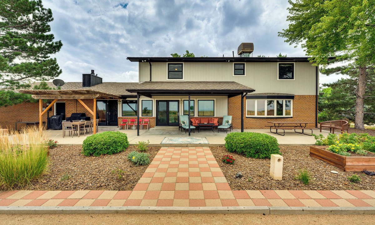 Boulder House | Mtn-View Home w/Pickleball Court in Louisville!