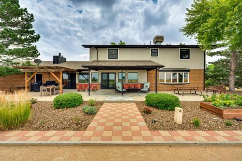 Boulder House | Mtn-View Home w/Pickleball Court in Louisville!
