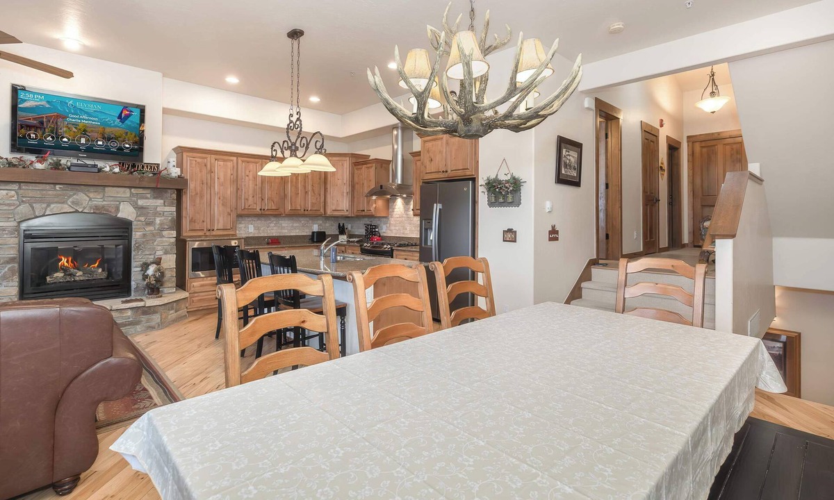 Bear Crossing Condo | Mtn Vistas | Fireplace Suite
