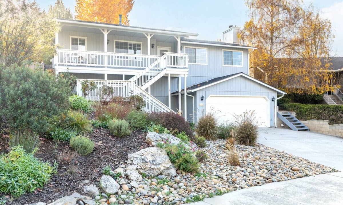 Templeton House | Mulberry Dreams+Stocked Kitchen+Backyard+Wineries