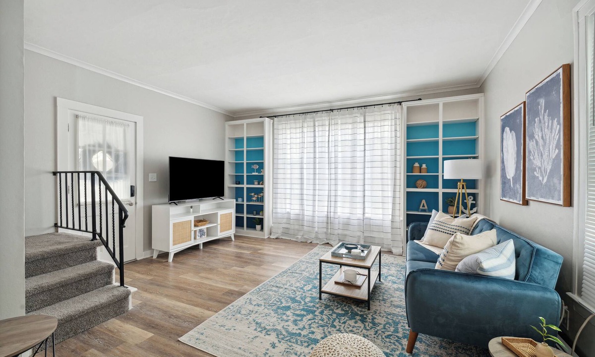 Maumee House | Nautical abode Uptown Maumee by River-BLUE Side!