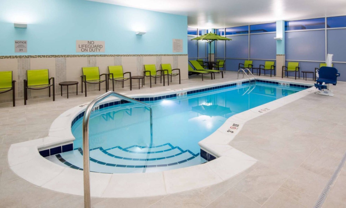 Parker Hotel | Near Downtown Parker | Free Breakfast + Pool