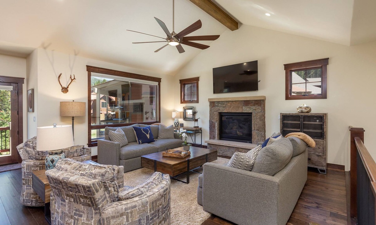 Keystone House | Near Keystone Village, Private Balcony & Large Windows with Mountain Views