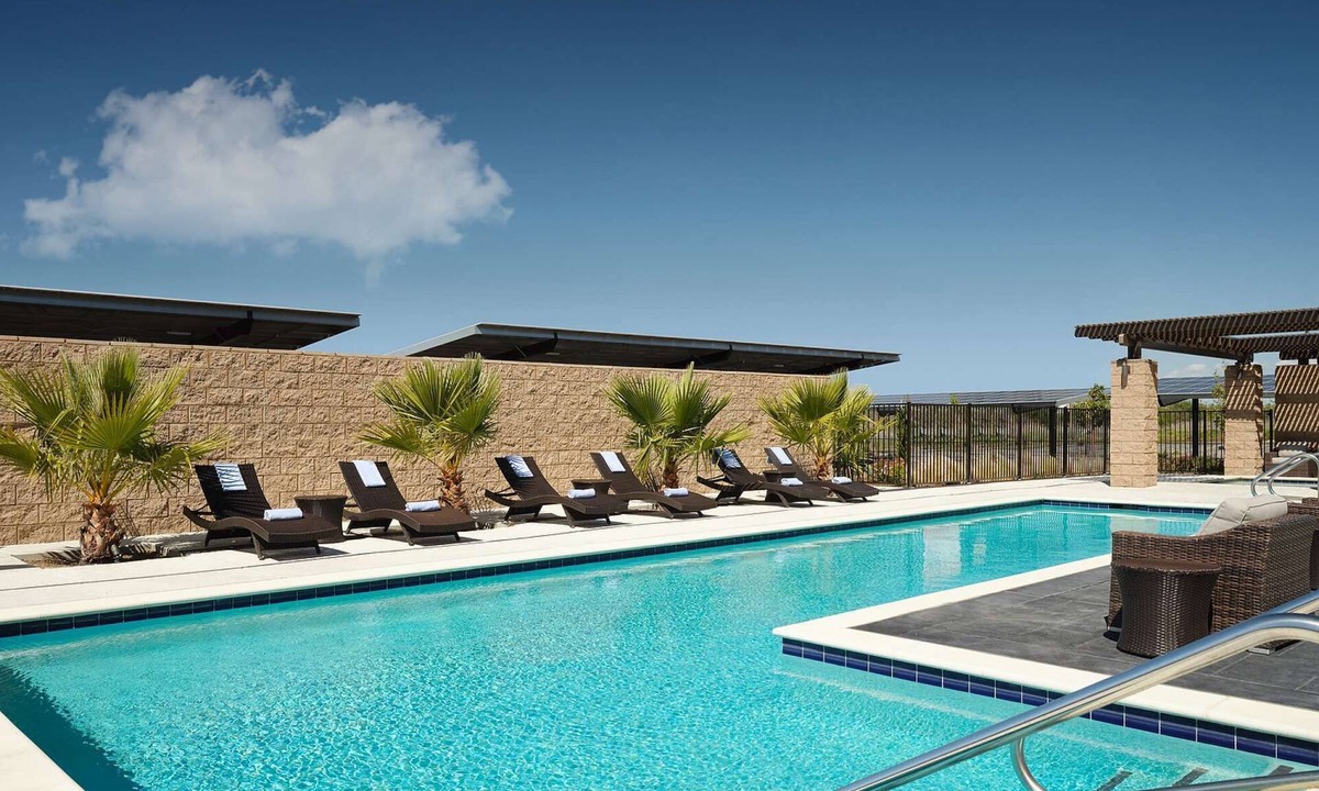 Milpitas Hotel | Near Levi’s Stadium + Free Breakfast. Pool. Bar.