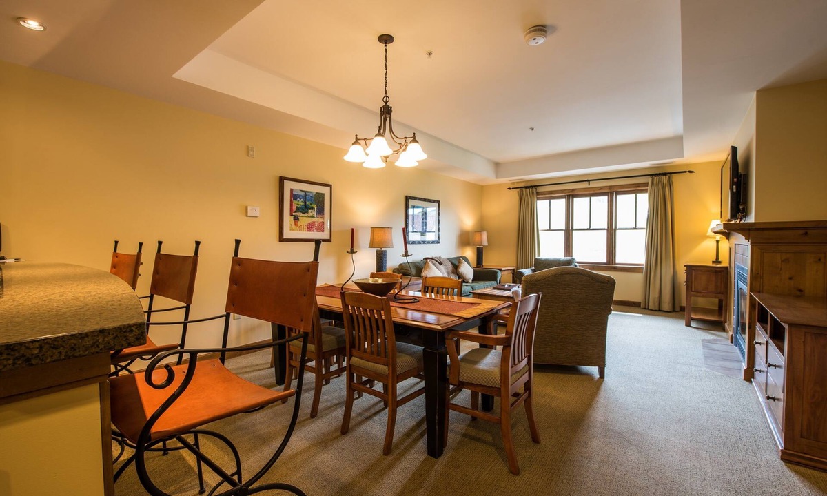 Mount Crested Butte Cabin | Near the Slopes! Bright, Modern Condo | Fireplace