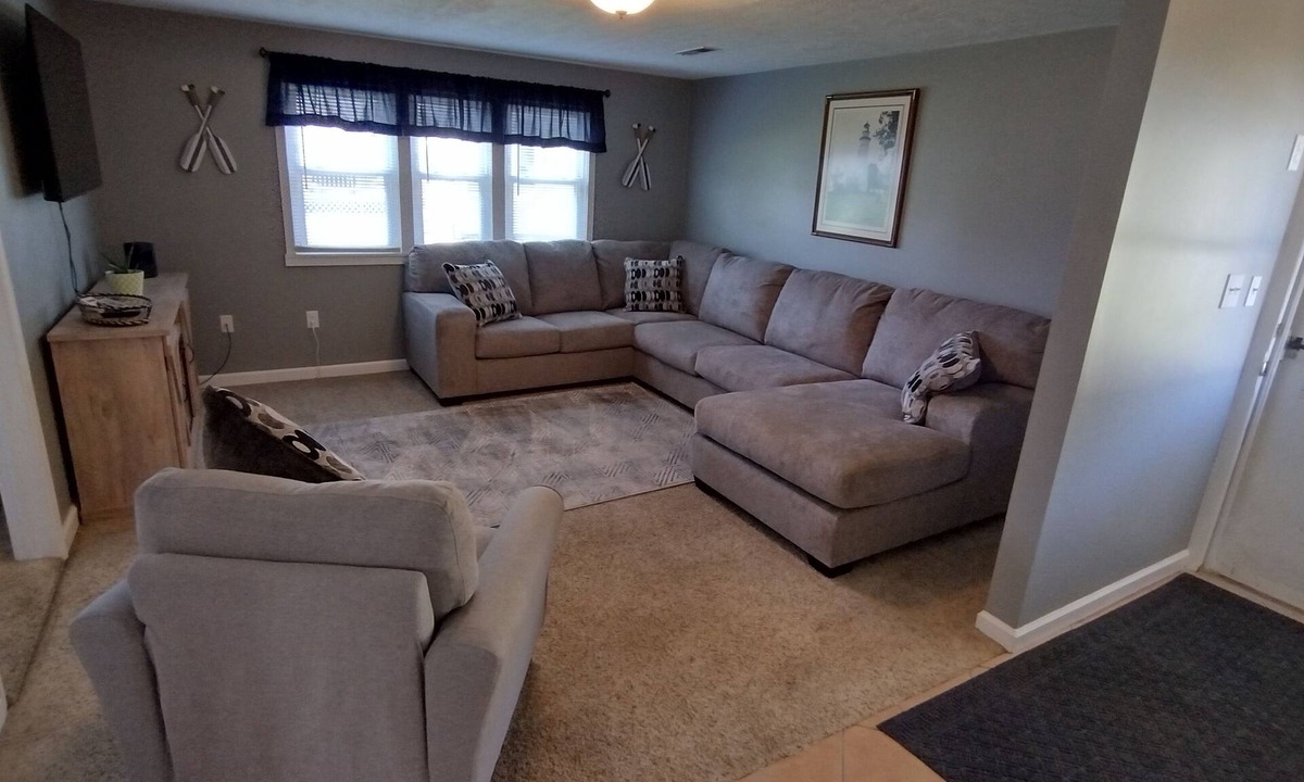 Port Clinton House | Neat,clean relaxed atmosphere located just outside of town .