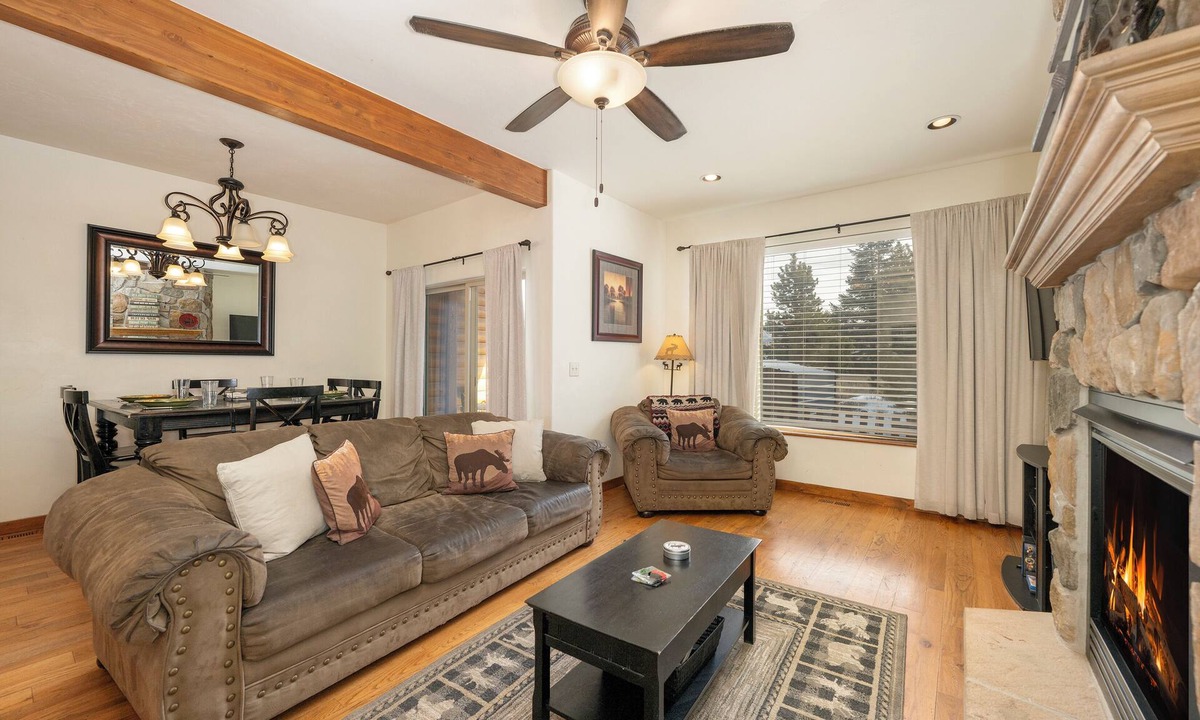 Granby House | New 3 bedroom 300 yards from Lake Granby