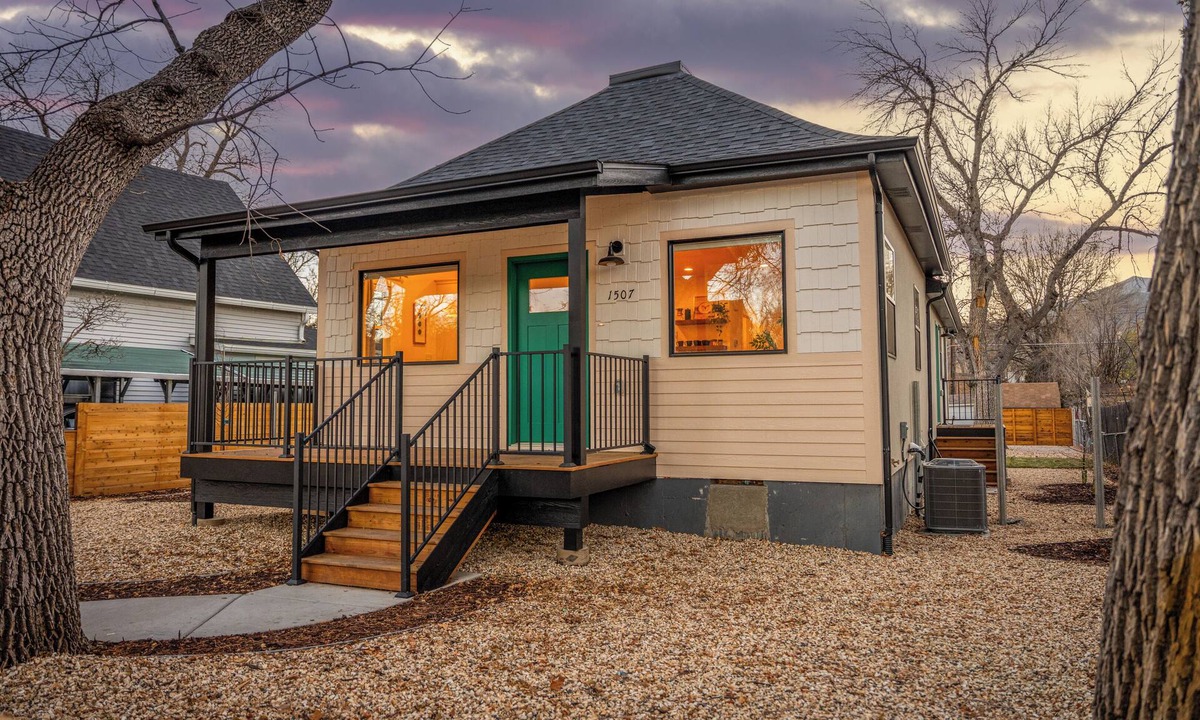 Colorado Springs House | New- Encore Retreat- Sauna-Fire Pit- Theater Room