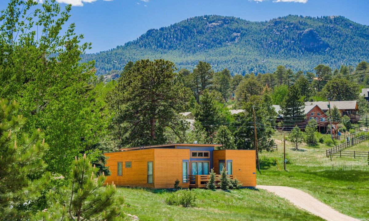 Carriage Hills House | New! King beds! Unique home near National Park