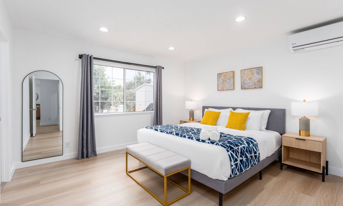 Rowland Heights House | NEW- Modern Guesthouse with King Bed and Kitchen
