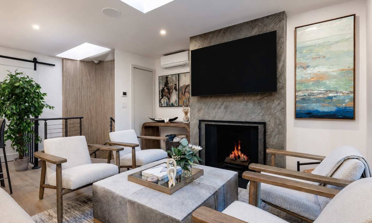 Aspen Condo | New Stunning 3BR, 3BA Steps from Gondola with AC!