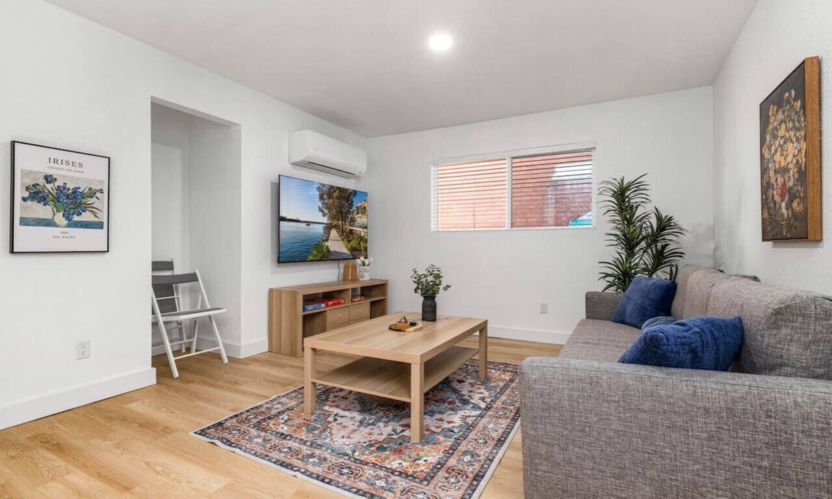 Pueblo Apartment | NEW ! Stylish Loft in DT Pueblo – Sleeps up to 6
