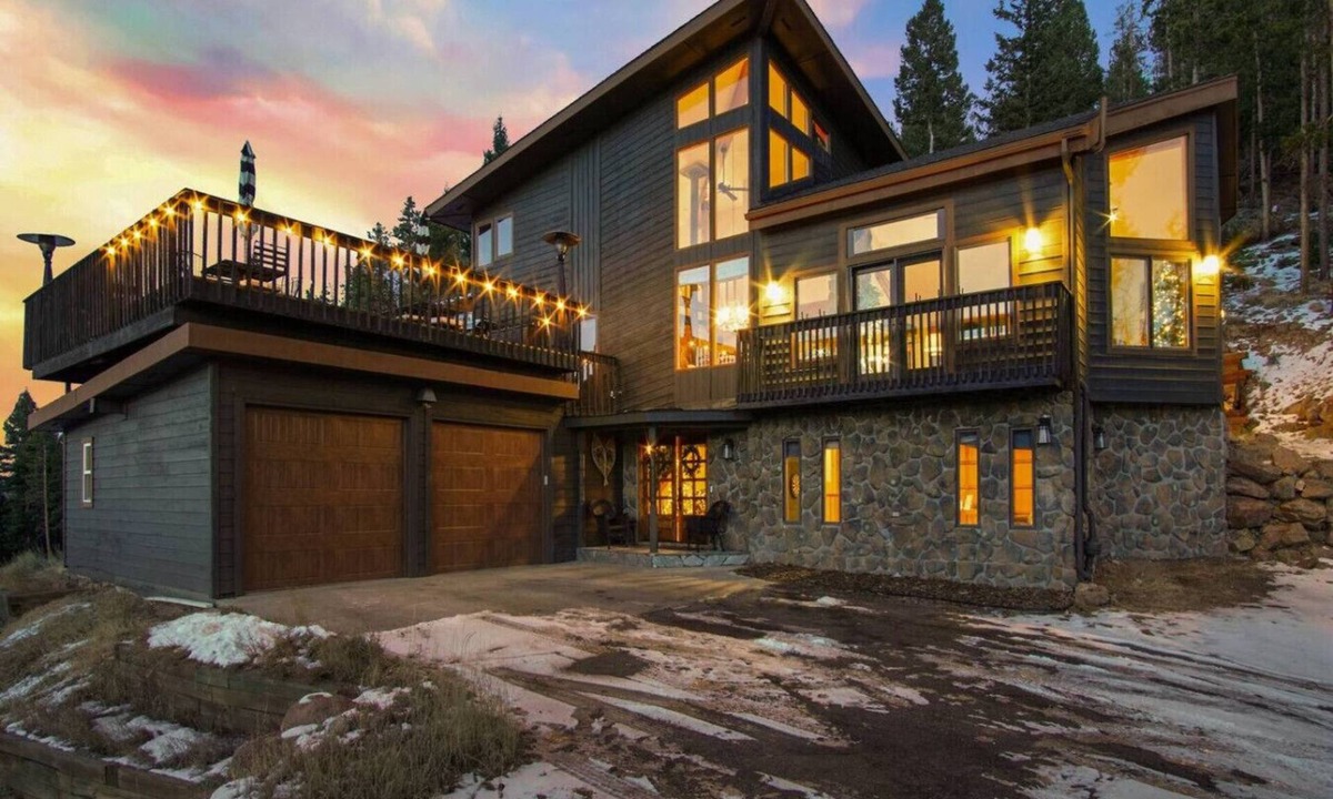 Shadow Mountain House | New. Top of the World Lodge. Hot tub. Theater.