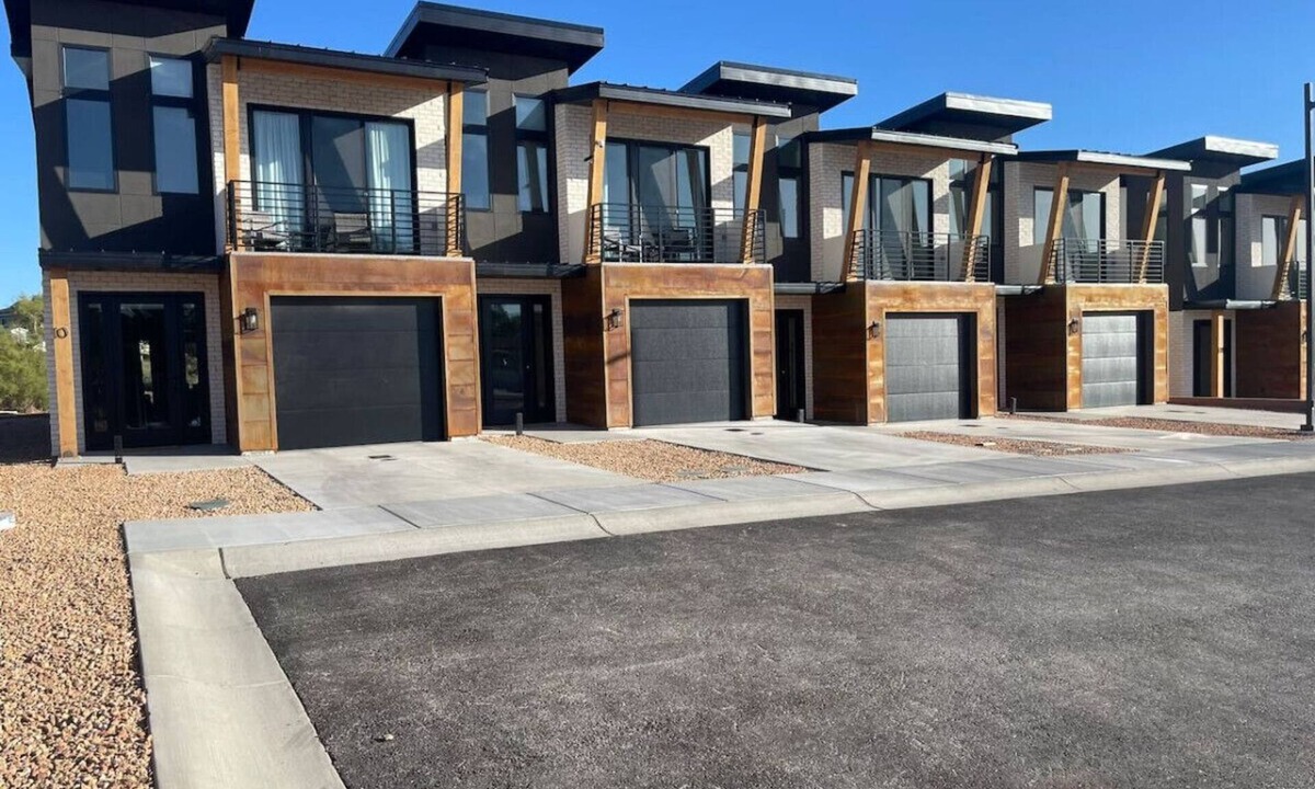 Page House | New Town Home-Sleeps 12- Multiple available- #11
