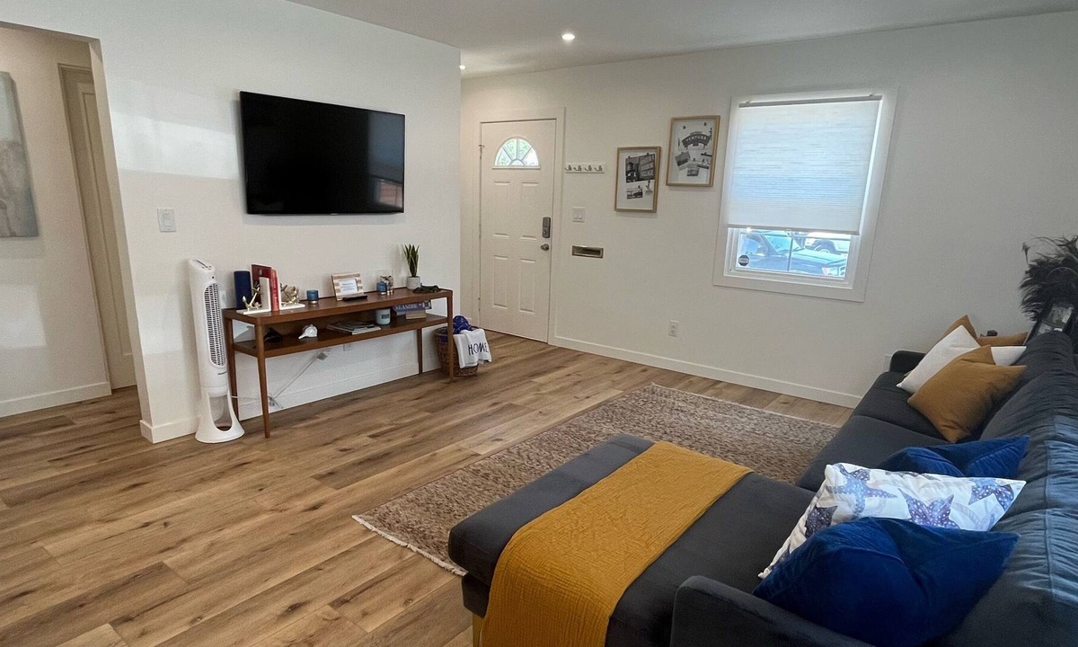 Ventura House | Newly remodeled 2 bedroom bungalow
