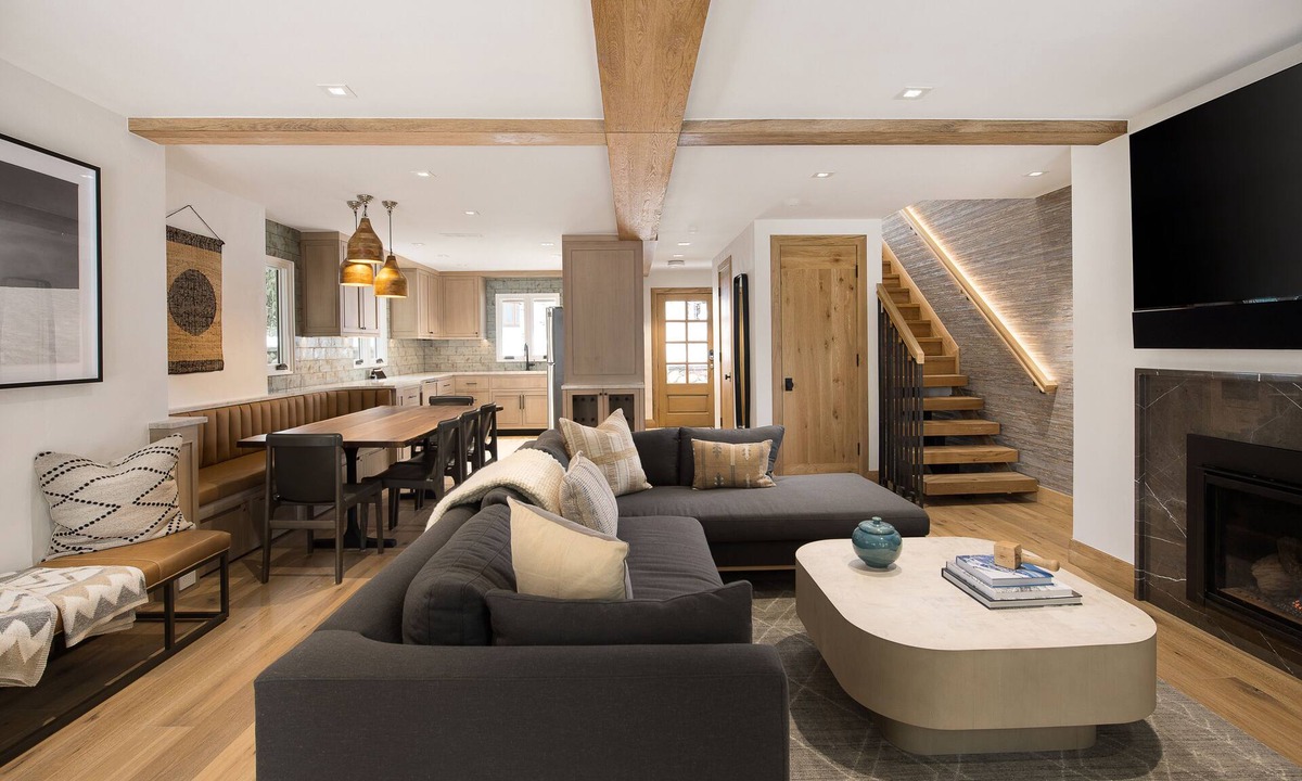 Vail Condo | Newly remodeled 4 bedroom condo only 1 block to Bridge St. & ski slopes, fre