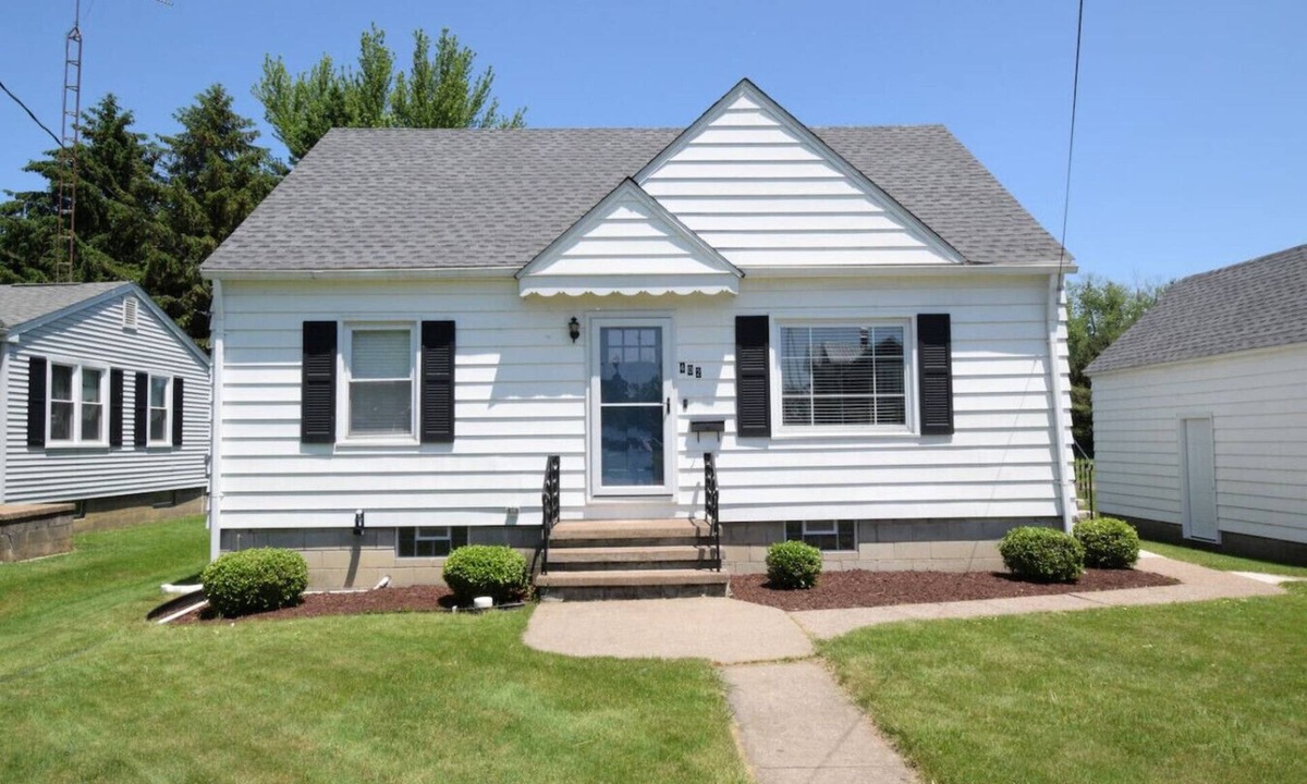 Huron House | NickelPlate Beach House w Street Legal Golf Cart