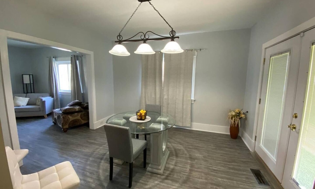 Niles House | Niles Spacious 2-Story Family & Work Haven