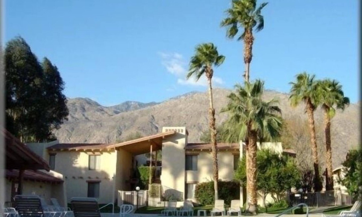 Baristo Condo | No Stairs! 2BR/2BA Reno Designer Furnished Washer/Dryer, Walk DNT, Wi-Fi, Phone