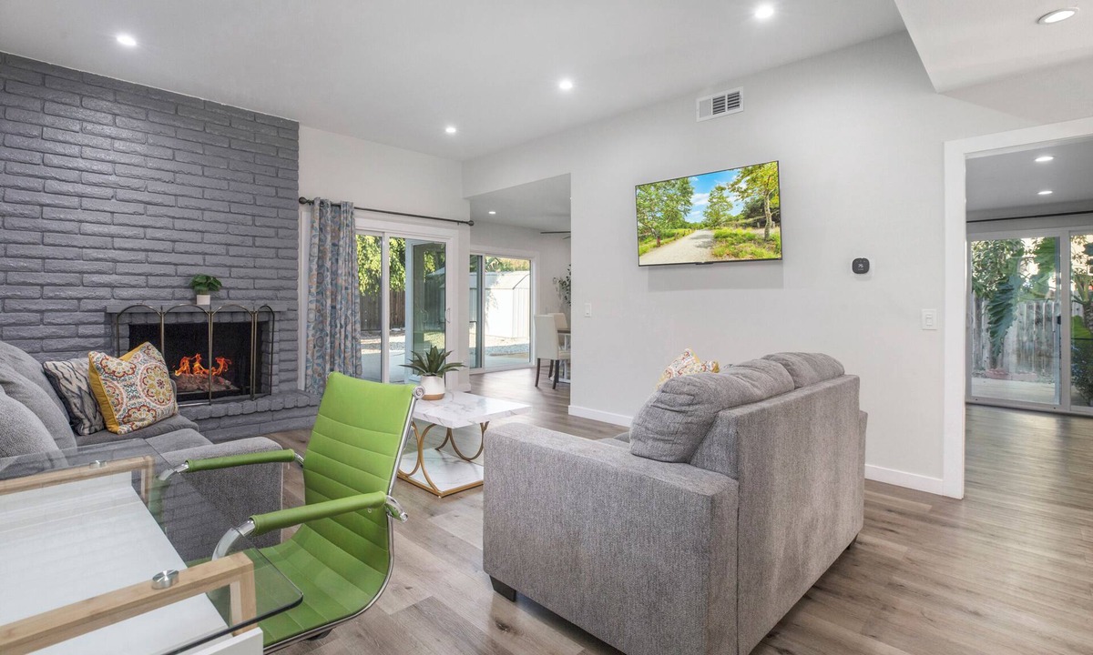 Mission Viejo House | No Stairs w/Yard & EV Charger (Olive Perch)