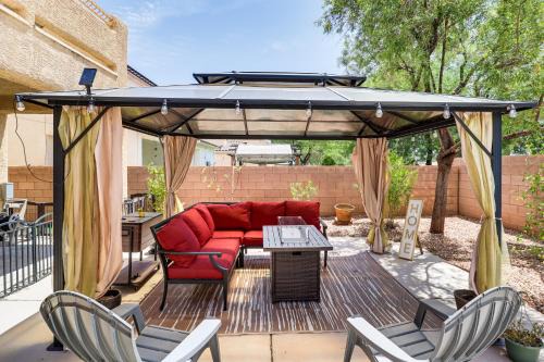 North Las Vegas House | North Las Vegas Home w/Hot Tub - 14 Mi to Strip!