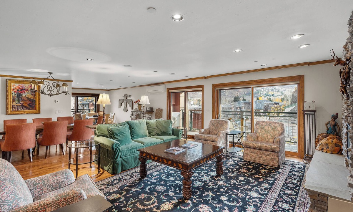 Downtown Condo | North Of Nell, Unit 4n
