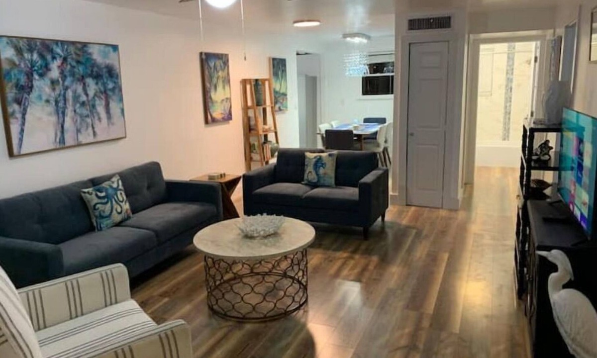 Jog Road Apartment | Oasis in Ocean Ridge, Near Beach