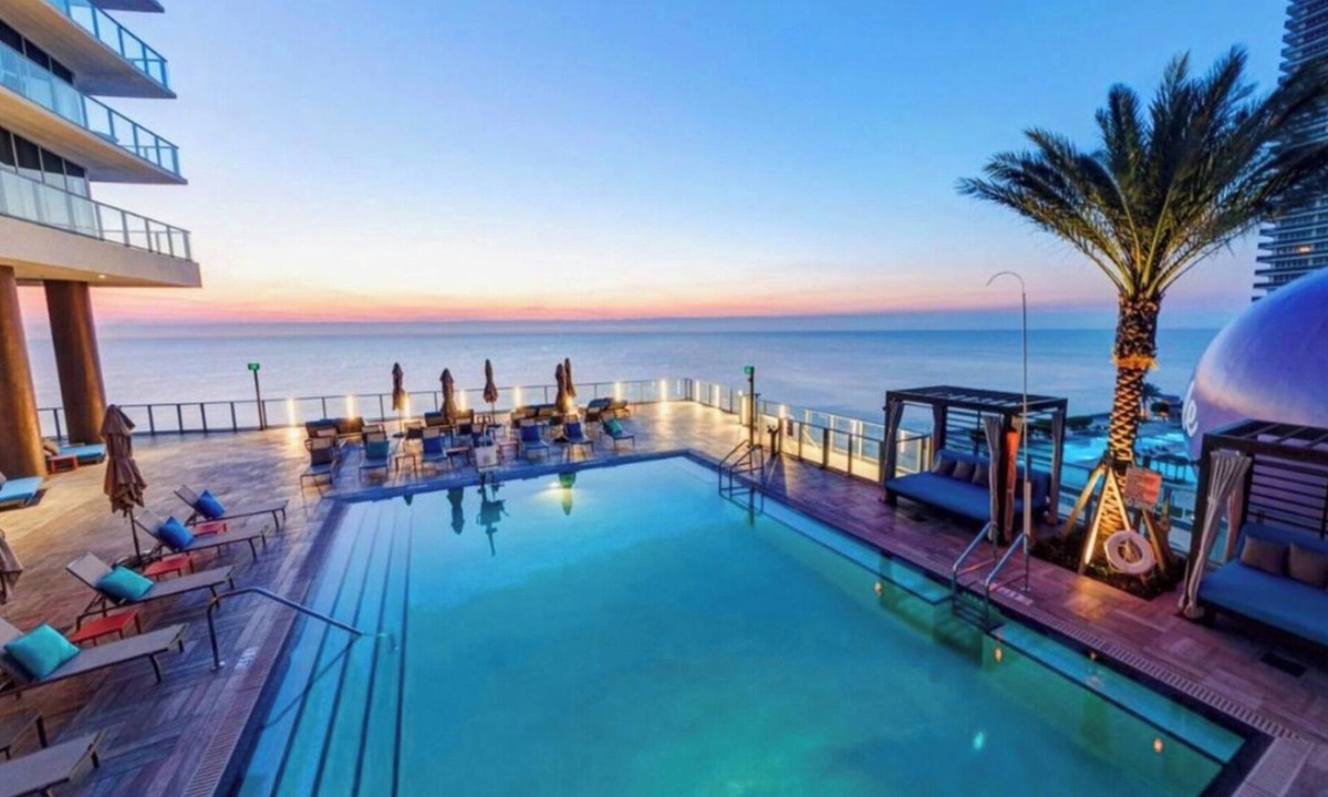 Hollywood South Central Beach Hotel | Ocean View Apt on the Beach 2 Bedroom 2 Bath.