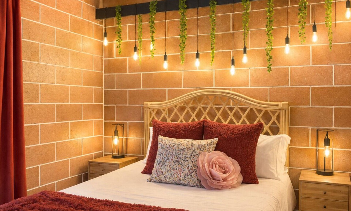 The Strand Apartment | Ocean View Balcony | 4 Min Walk to Beach | Romantic Theme