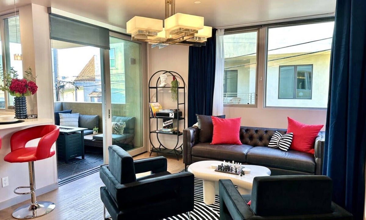 The Strand Apartment | Ocean View Balcony, BBQ, 4 Min Walk to Beach