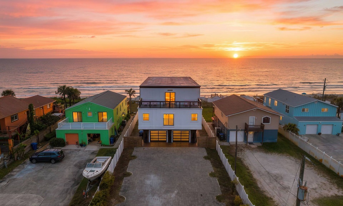 Vilano Beach House | Oceanfront 8/4 | Industrial Chic | Large Groups
