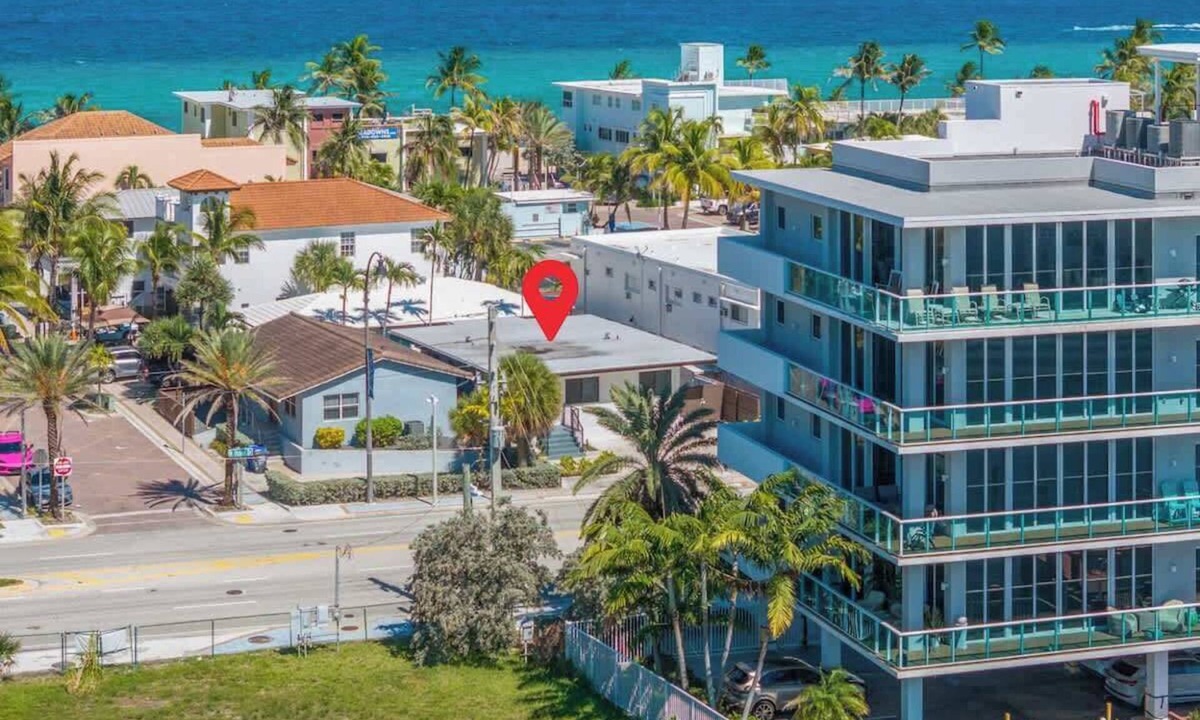 Hollywood House | Oia Villa + Beachfront Retreat + minutes from FLL + 2026 WORL CUP