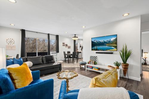 University Park House | Old Town Condo Near CSU with Pool, Sauna, Gym and Bikes