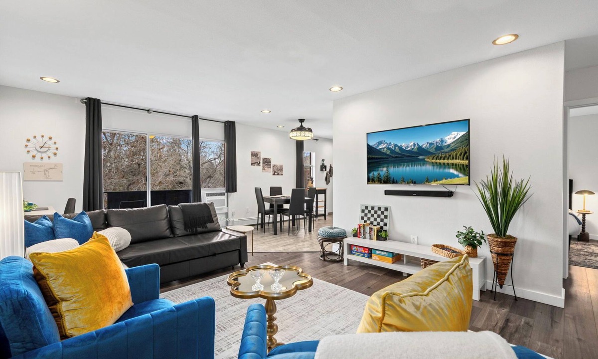 University Park Apartment | Old Town Condo Near CSU Pool, Sauna, Gym & Bikes