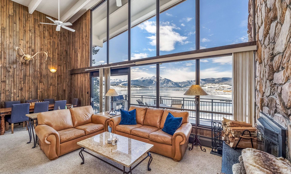 Dillon Condo | On Lake, 4 King Suites, Big Deck! Walk to Marina, Concerts, Events, Parks