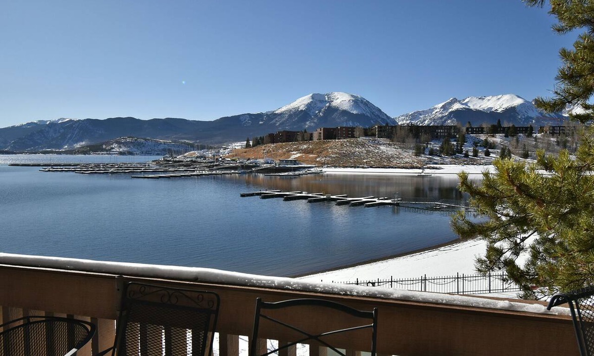 Dillon Condo | On Lake, WOW Views! 4 Kings, Big Deck. Walk to Marina, Concerts, Events